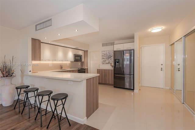 600 Three Islands Blvd # 521, Hallandale Beach FL 33009 - Hallandale Beach, FL - Photo 2