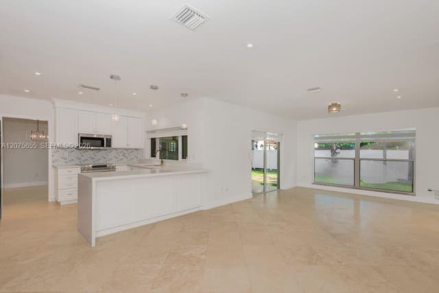 6931 Loch Ness Dr, Miami Lakes FL 33014 - Miami Lakes, FL - Photo 6