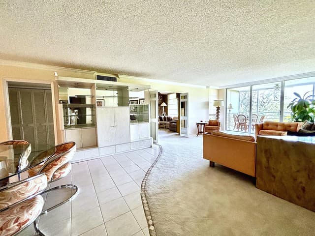 3930 OAKS CLUBHOUSE Drive # 506, Pompano Beach FL 33069 - Pompano Beach, FL - Photo 2