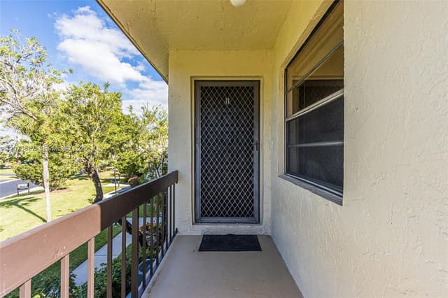 8566 Casa Del Lago # H, Boca Raton FL 33433 - Boca Raton, FL - Photo 7