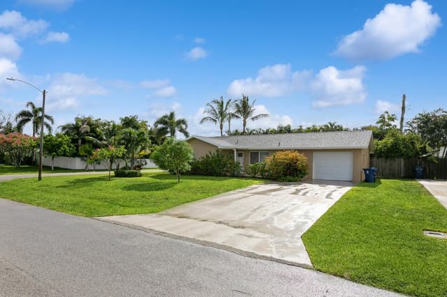1615 Venus Avenue, Jupiter FL 33469 - Jupiter, FL - Photo 2