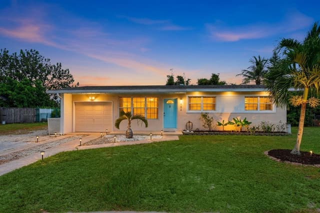 156 Granada Drive, Palm Springs FL 33461 - Palm Springs, FL - Photo 2