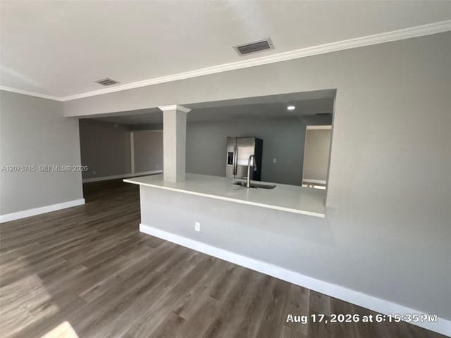 9401 NW 20th St, Pembroke Pines FL 33024 - Pembroke Pines, FL - Photo 5