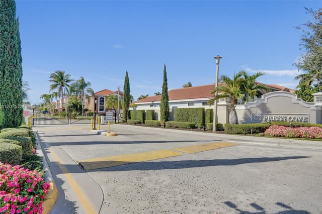 2001 Barcelona Ter, Margate FL 33063 - Margate, FL - Photo 3