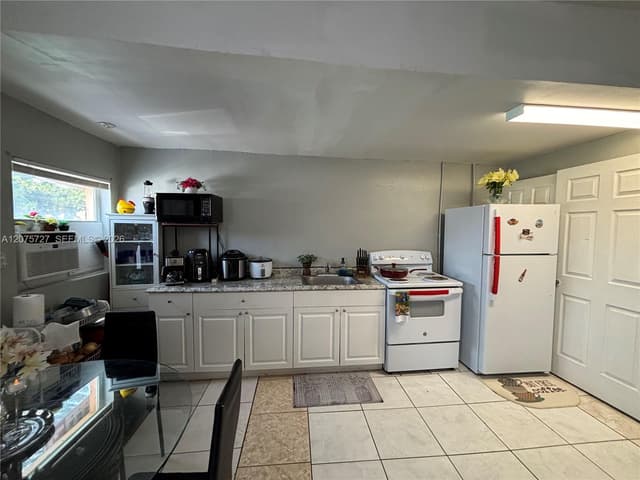5730 Plunkett St, Hollywood FL 33023 - Hollywood, FL - Photo 5