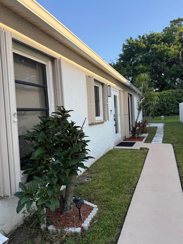 5075 Mirror Lakes Boulevard, Boynton Beach FL 33472 - Boynton Beach, FL - Photo 3
