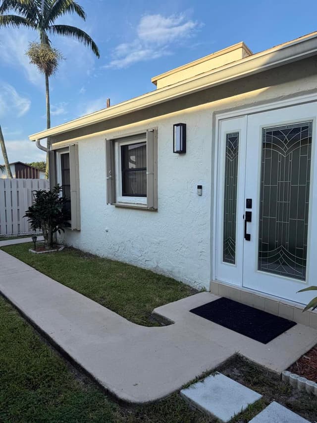 5075 Mirror Lakes Boulevard, Boynton Beach FL 33472 - Boynton Beach, FL - Photo 4