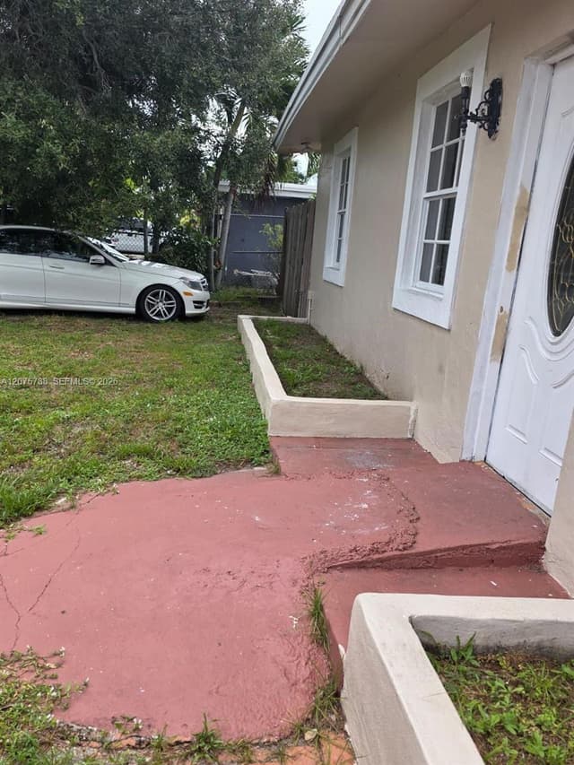 4570 SW 39th St, West Park FL 33023 - West Park, FL - Photo 2
