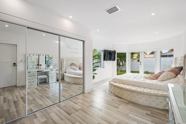1460 Marseille Dr, Miami Beach FL 33141 - Miami Beach, FL - Photo 5