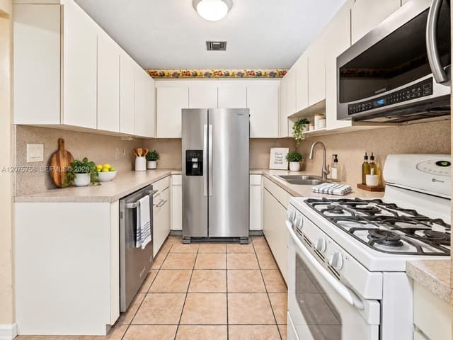 5980 SW 13th St, West Miami FL 33144 - West Miami, FL - Photo 5