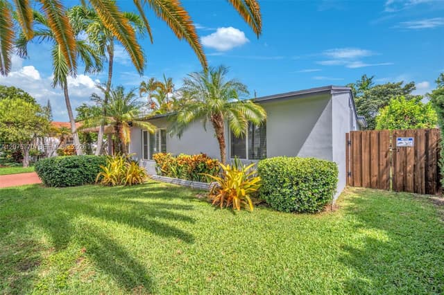 907 NE 5th St, Hallandale Beach FL 33009 - Hallandale Beach, FL - Photo 2