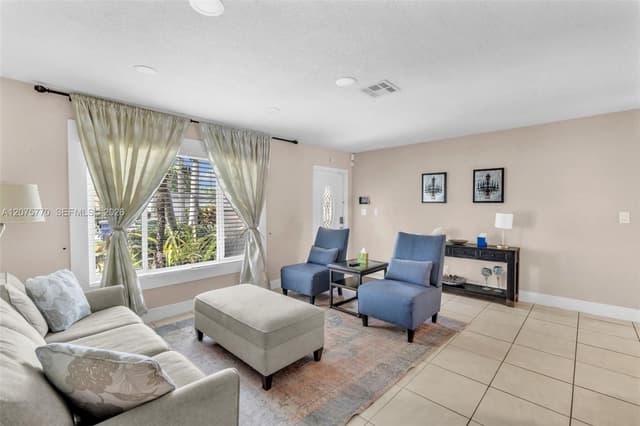 907 NE 5th St, Hallandale Beach FL 33009 - Hallandale Beach, FL - Photo 5