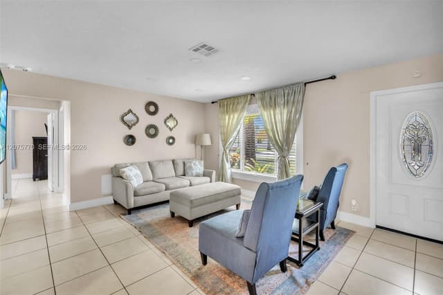 907 NE 5th St, Hallandale Beach FL 33009 - Hallandale Beach, FL - Photo 4