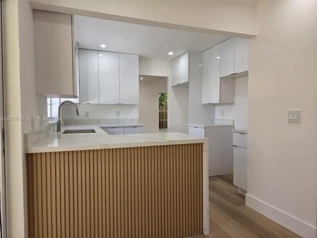 7389 NW 48th Pl, Lauderhill FL 33319 - Lauderhill, FL - Photo 6