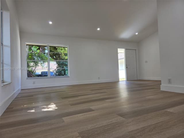 7389 NW 48th Pl, Lauderhill FL 33319 - Lauderhill, FL - Photo 3
