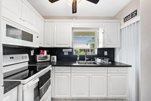 2100 NE 38th Street # 205, Lighthouse Point FL 33064 - Lighthouse Point, FL - Photo 5