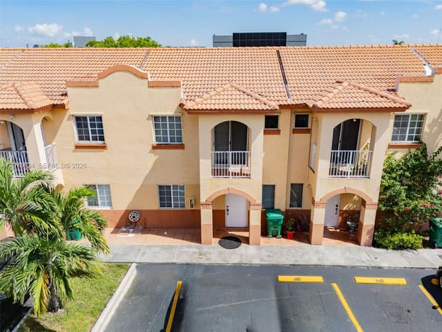 9425 NW 114th Ln # 3, Hialeah Gardens FL 33018 - Hialeah Gardens, FL - Photo 2