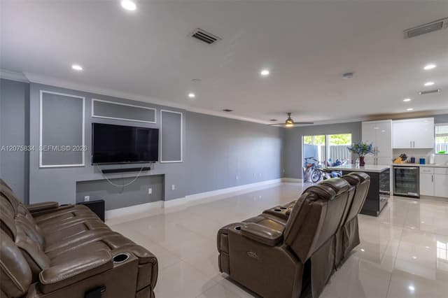 9425 NW 114th Ln # 3, Hialeah Gardens FL 33018 - Hialeah Gardens, FL - Photo 6