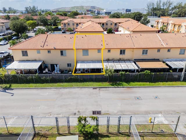 9425 NW 114th Ln # 3, Hialeah Gardens FL 33018 - Hialeah Gardens, FL - Photo 3