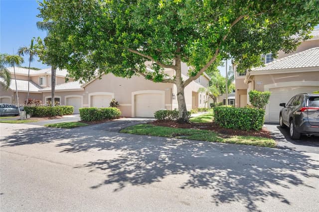 2224 Salerno Cir, Weston FL 33327 - Weston, FL - Photo 2