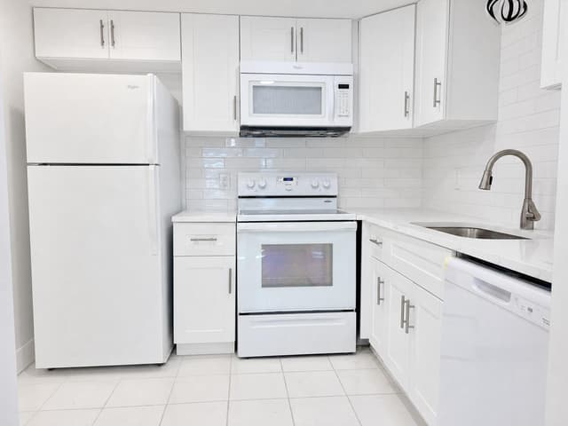 251 Flanders F, Delray Beach FL 33484 - Delray Beach, FL - Photo 2