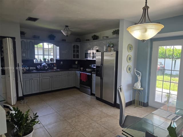 4601 W 9th Ave, Hialeah FL 33012 - Hialeah, FL - Photo 7