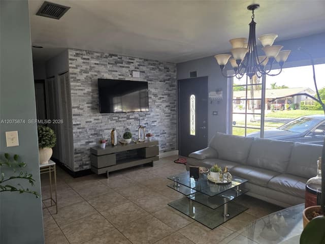 4601 W 9th Ave, Hialeah FL 33012 - Hialeah, FL - Photo 5