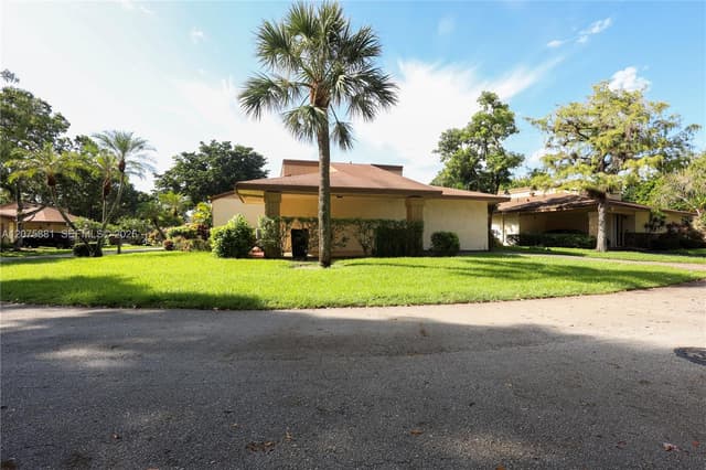 8050 Palmetto Palm Cir # 55, Tamarac FL 33321 - Tamarac, FL - Photo 2