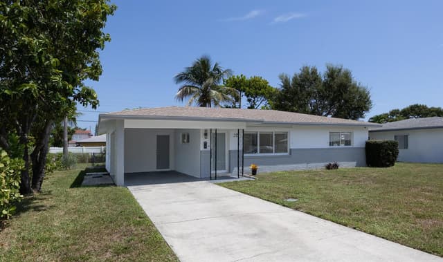 215 Evergreen Drive, West Palm Beach FL 33403 - West Palm Beach, FL - Photo 2