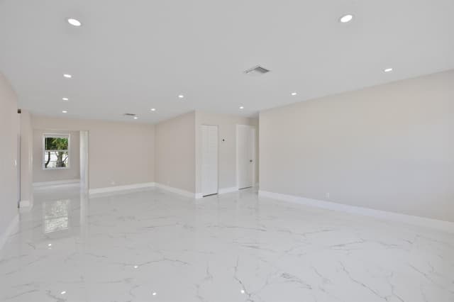 215 Evergreen Drive, West Palm Beach FL 33403 - West Palm Beach, FL - Photo 6