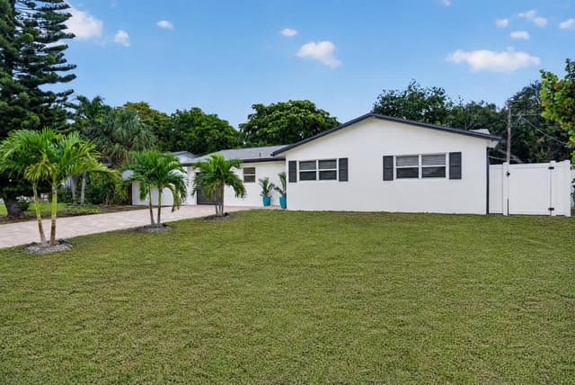 2521 Jaeger Drive, Delray Beach FL 33444 - Delray Beach, FL - Photo 3