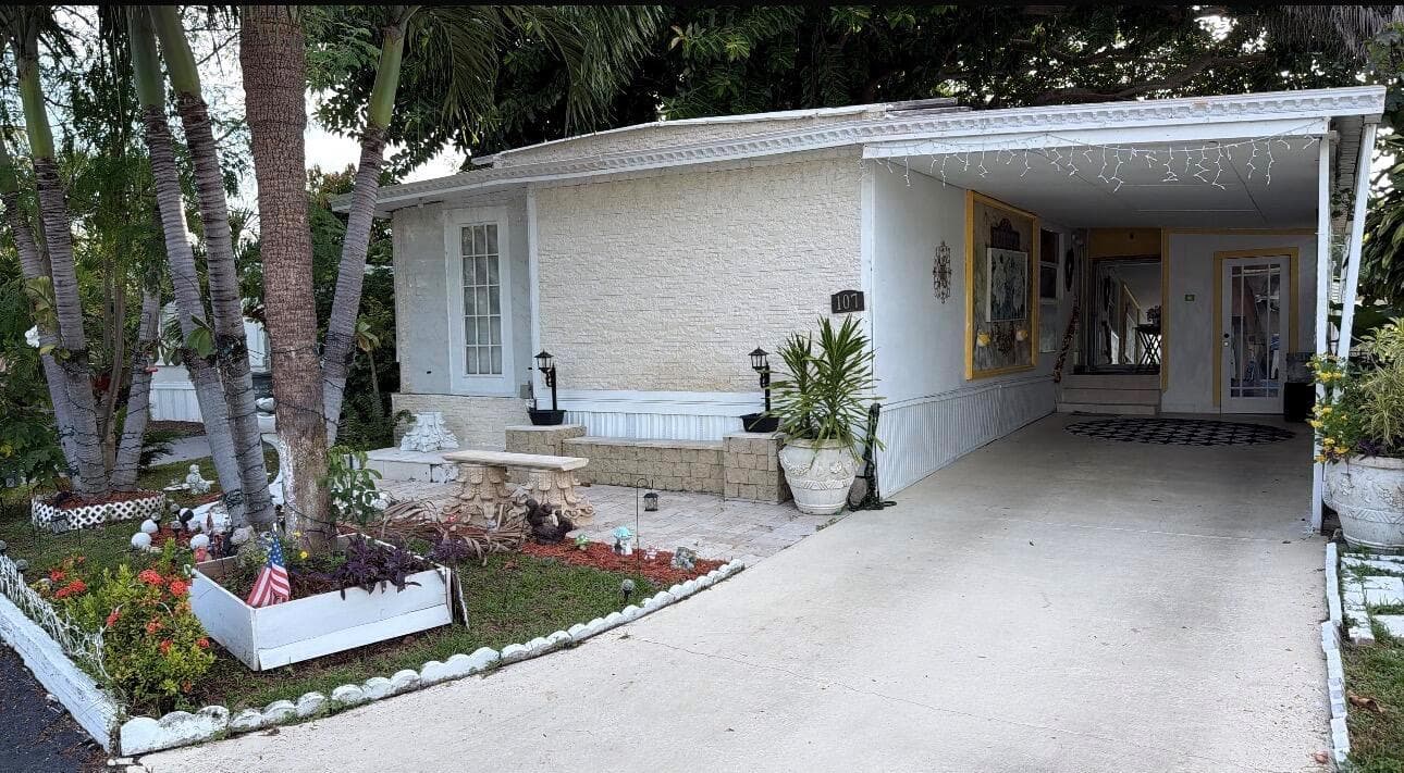 107 Havenwood Drive, Pompano Beach FL 33064 - Pompano Beach, FL - Photo 1
