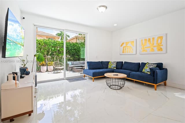445 Conservation Dr, Weston FL 33327 - Weston, FL - Photo 6