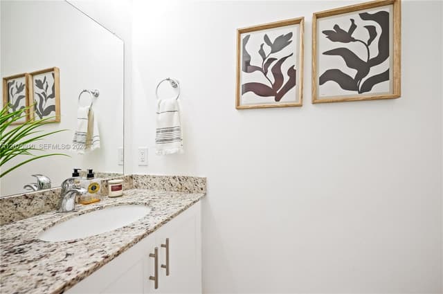 445 Conservation Dr, Weston FL 33327 - Weston, FL - Photo 5