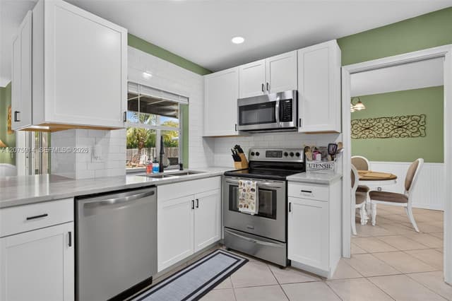 10320 NW 42nd Dr, Coral Springs FL 33065 - Coral Springs, FL - Photo 6