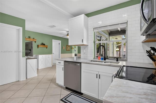 10320 NW 42nd Dr, Coral Springs FL 33065 - Coral Springs, FL - Photo 5
