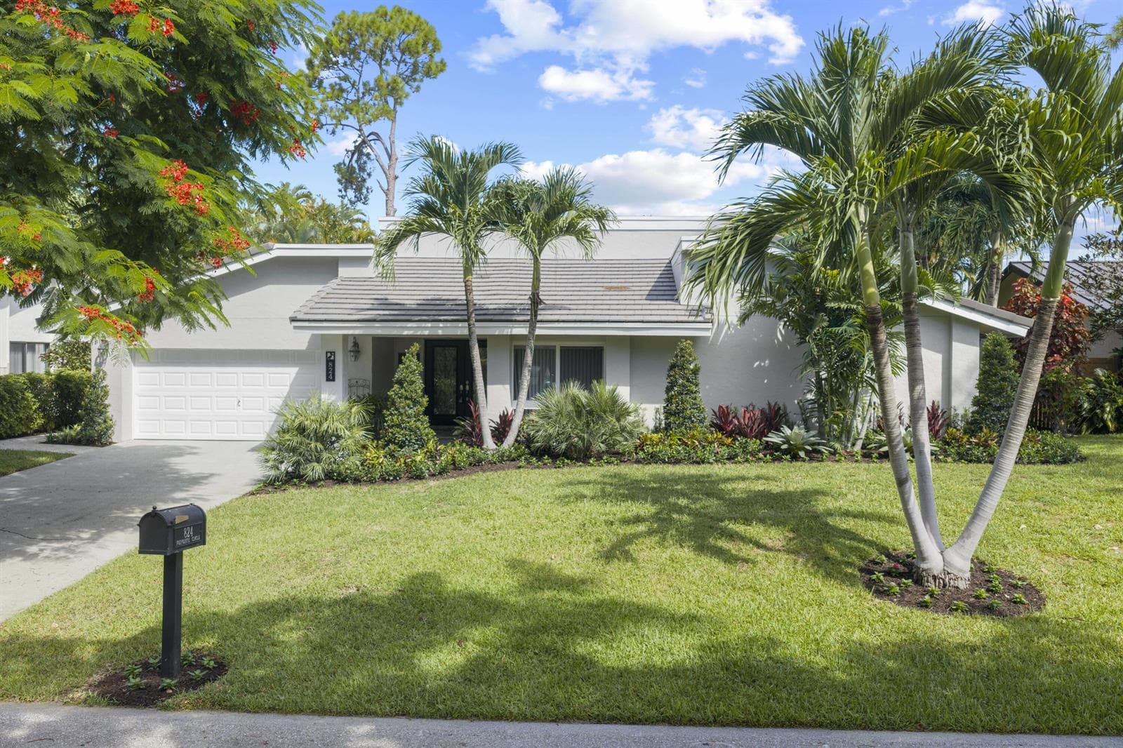 824 Foxpointe Circle, Delray Beach FL 33445 - Delray Beach, FL - Photo 1