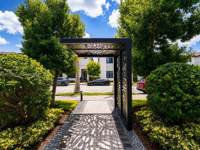 4318 NW 81st Ave, Doral FL 33166 - Doral, FL - Photo 6