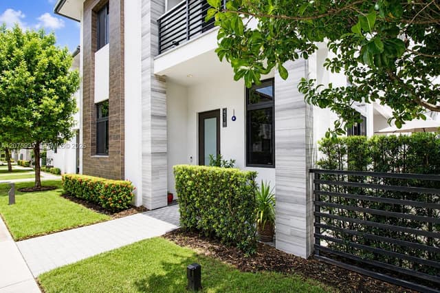 4318 NW 81st Ave, Doral FL 33166 - Doral, FL - Photo 3