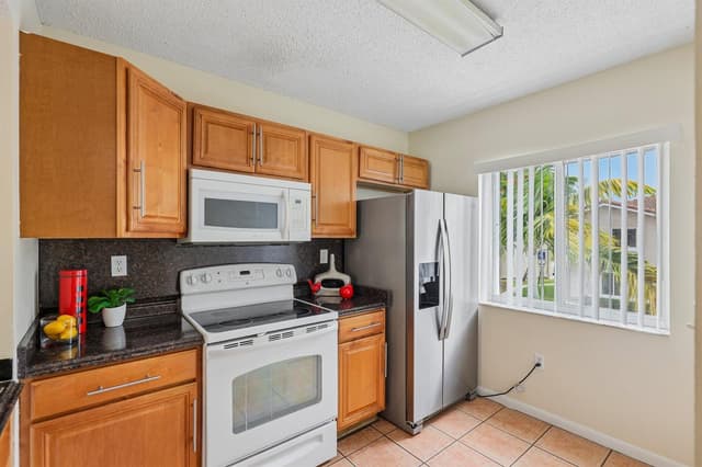 167 RIVIERA Circle, Weston FL 33326 - Weston, FL - Photo 2