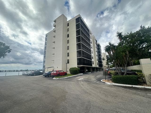 105 Lake Emerald Drive # 810, Oakland Park FL 33309 - Oakland Park, FL - Photo 2