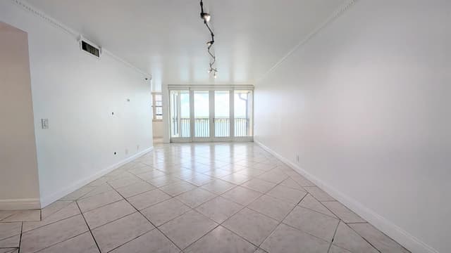 105 Lake Emerald Drive # 810, Oakland Park FL 33309 - Oakland Park, FL - Photo 3