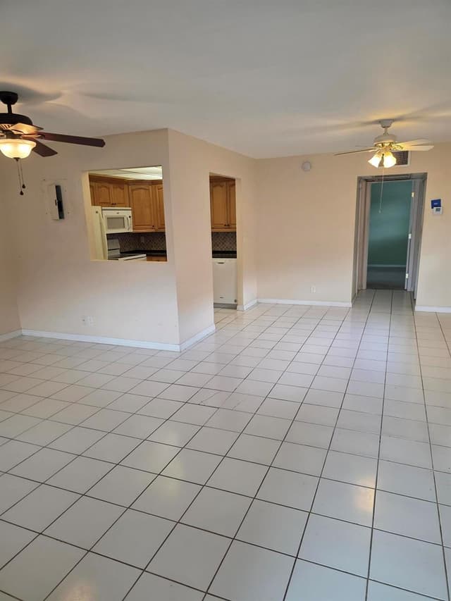 667 Saxony N, Delray Beach FL 33446 - Delray Beach, FL - Photo 3