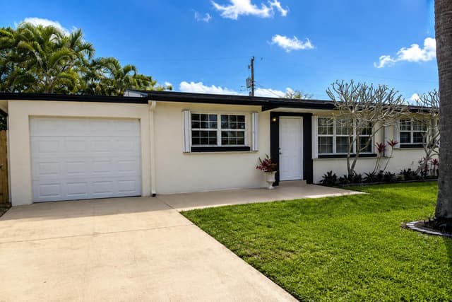 4344 S Mary Circle, Palm Beach Gardens FL 33410 - Palm Beach Gardens, FL - Photo 2