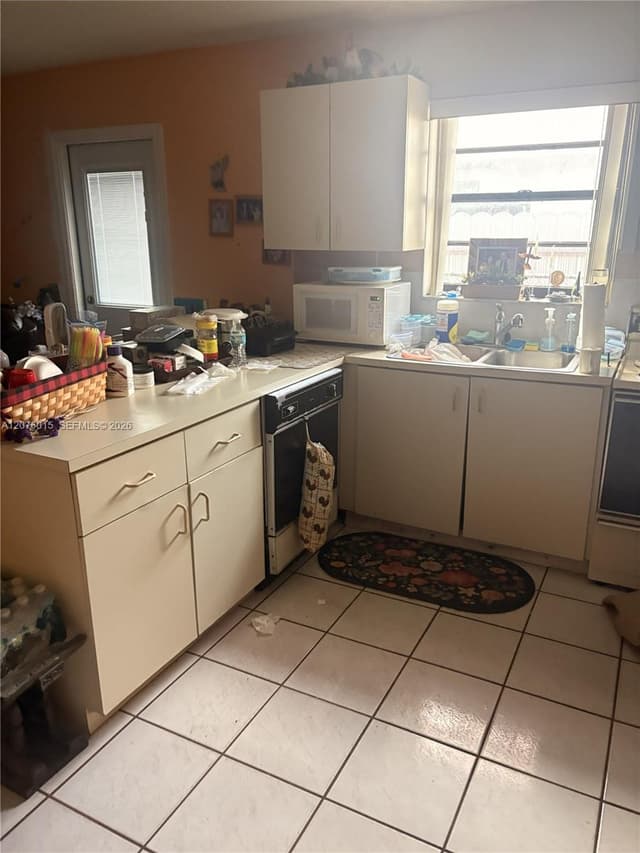 12820 NW 104th Ave, Hialeah Gardens FL 33018 - Hialeah Gardens, FL - Photo 6