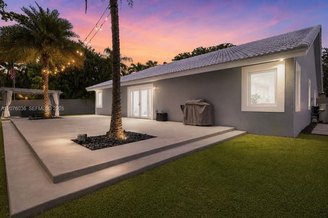 9430 SW 215th Ln, Cutler Bay FL 33189 - Cutler Bay, FL - Photo 2