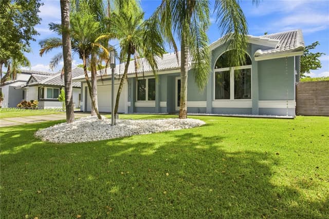 9430 SW 215th Ln, Cutler Bay FL 33189 - Cutler Bay, FL - Photo 5