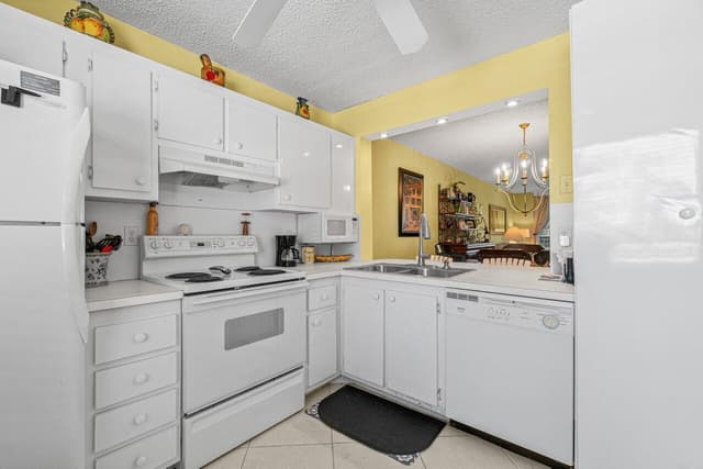 911 Gardenia Drive # 249, Delray Beach FL 33483 - Delray Beach, FL - Photo 4