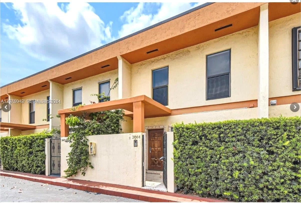 3864 NE 167th St # 5, North Miami Beach FL 33160 - North Miami Beach, FL - Photo 1