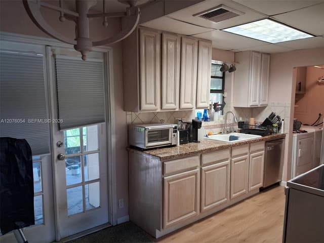 6359 SW 2nd St, Margate FL 33068 - Margate, FL - Photo 5